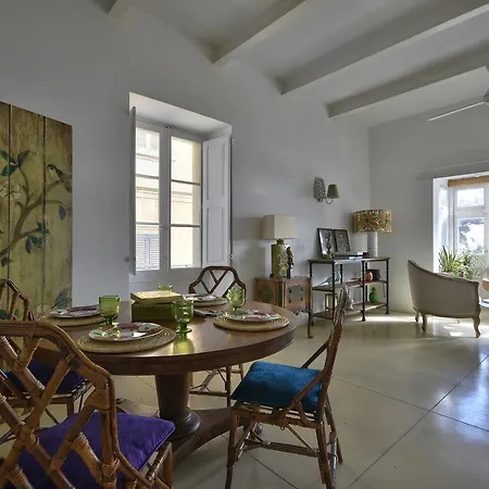 Bright 1br Townhouse With Sea View Апартаменты *
